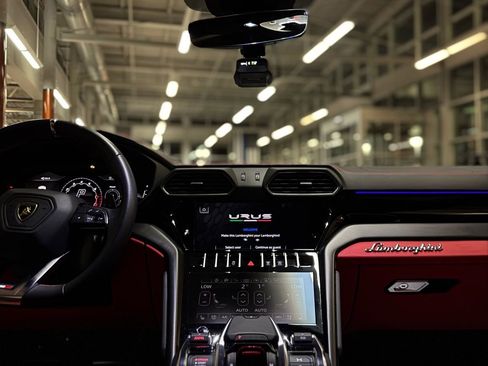 Used 2022 Lamborghini Urus image 21