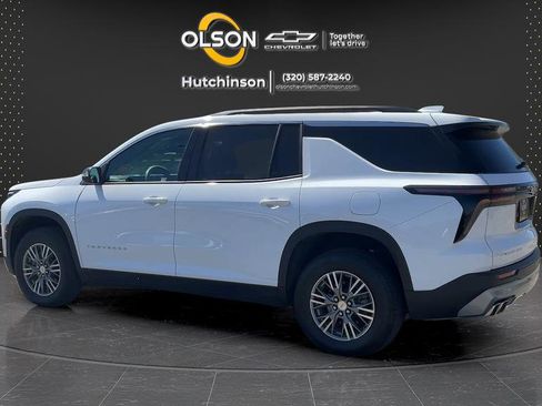 Used 2025 Chevrolet Traverse LT image 13