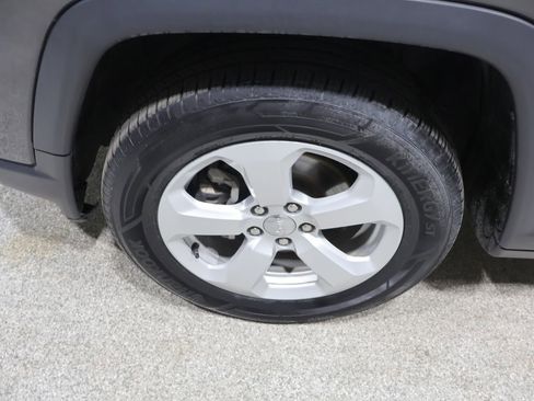 Used 2018 Jeep Compass Latitude w/ Cold Weather Group AWD/4WD image 8