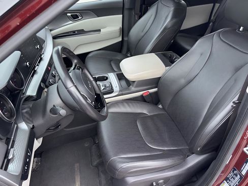 Used 2024 Kia Carnival LX image 26