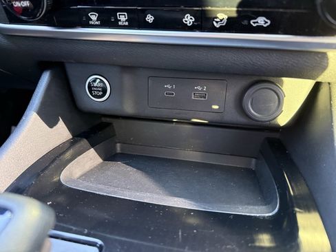 Used 2023 Nissan Rogue SV image 24