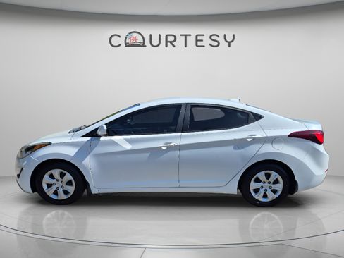 Used 2016 Hyundai Elantra SE FWD image 3
