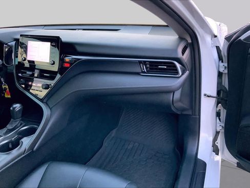Used 2023 Toyota Camry SE FWD image 17