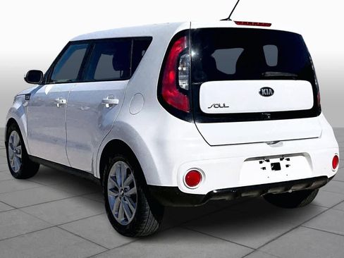 Used 2018 Kia Soul + image 11