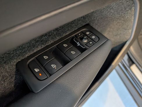 New 2026 Volvo XC40 B5 Core w/ Protection Package Premier image 7