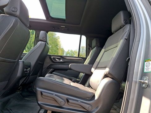Used 2022 Chevrolet Suburban Z71 w/ Luxury Package AWD/4WD image 20