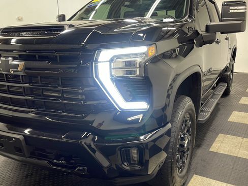 Used 2024 Chevrolet Silverado 2500 LT w/ Midnight Edition AWD/4WD image 27
