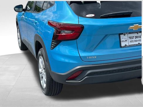 Used 2025 Chevrolet Trax LS image 5