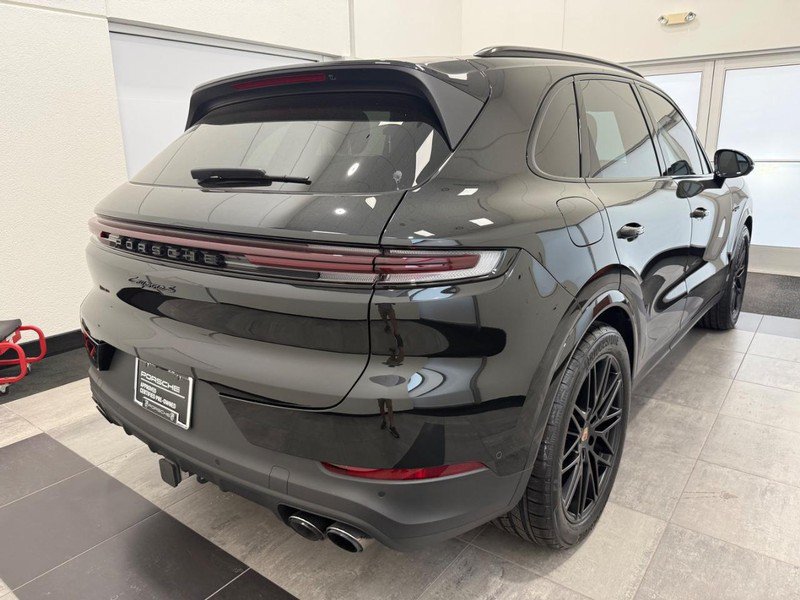 Certified 2025 Porsche Cayenne S AWD/4WD image 7