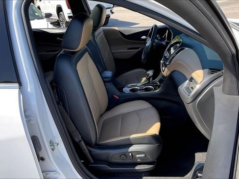 Used 2023 Chevrolet Equinox Premier image 31