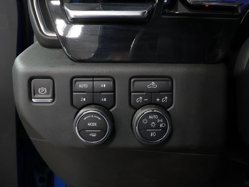 Used 2024 Chevrolet Silverado 1500 RST AWD/4WD image 18
