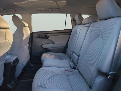 Used 2023 Toyota Highlander L image 28