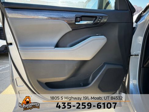 Used 2023 Toyota Highlander Limited image 14