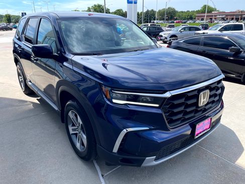 Used 2025 Honda Pilot EX-L image 4