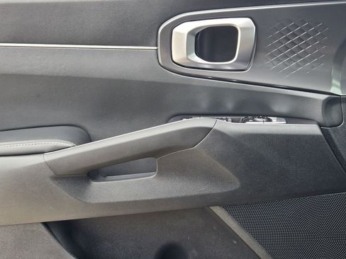 Used 2025 Kia Sorento S image 22
