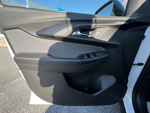 Used 2023 Chevrolet TrailBlazer LS image 19