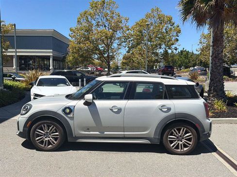 Used 2022 MINI Cooper Countryman SE w/ Signature Upholstery Package AWD/4WD image 9
