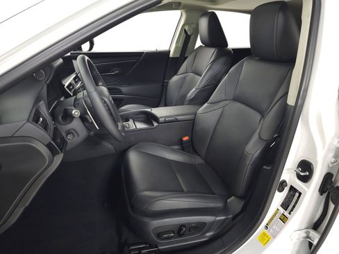 Certified 2025 Lexus ES 300h w/ Premium Package FWD image 16