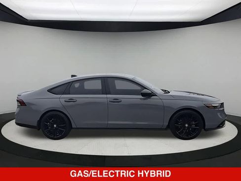 Used 2025 Honda Accord Sport image 9