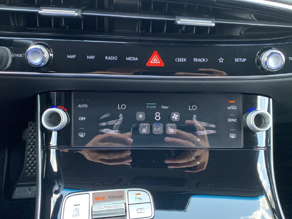 Certified 2026 Genesis GV70 2.5T AWD/4WD image 28