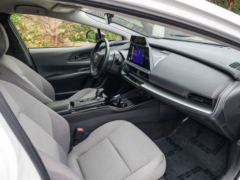 Used 2025 Toyota Prius LE FWD image 15