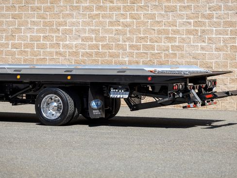 Used 2018 Ford F650 2WD Regular Cab Super Duty image 8
