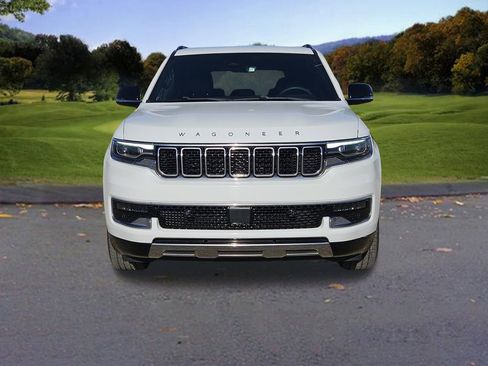 Used 2023 Jeep Wagoneer Series III w/ Preferred Equipment Group image 2