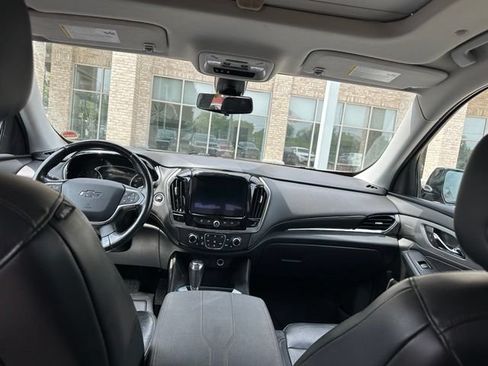 Used 2020 Chevrolet Traverse RS AWD/4WD image 24
