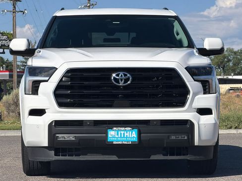 Used 2023 Toyota Sequoia SR5 w/ SR5 Premium Package AWD/4WD image 10