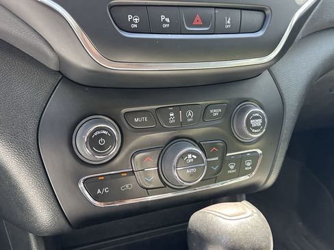 Certified 2023 Jeep Cherokee Altitude Lux AWD/4WD image 23