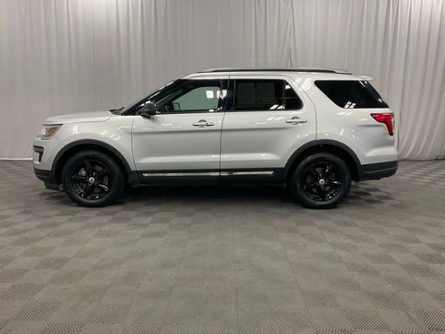 Used 2019 Ford Explorer XLT image 12