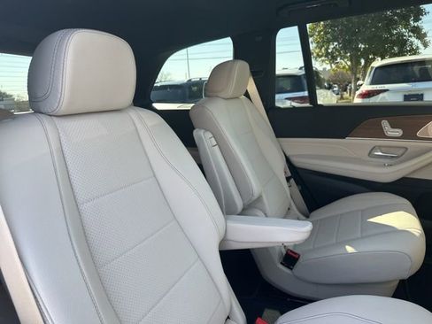 Used 2025 Mercedes-Benz GLS 450 4MATIC image 31