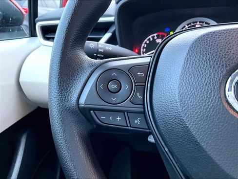 Used 2021 Toyota Corolla LE image 23