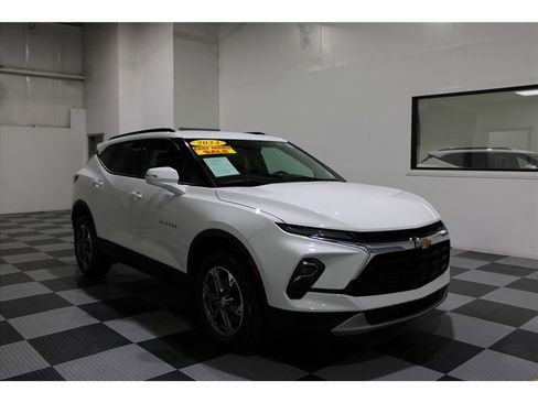 Used 2024 Chevrolet Blazer LT image 3