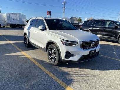Used 2025 Volvo XC40 B5 Core