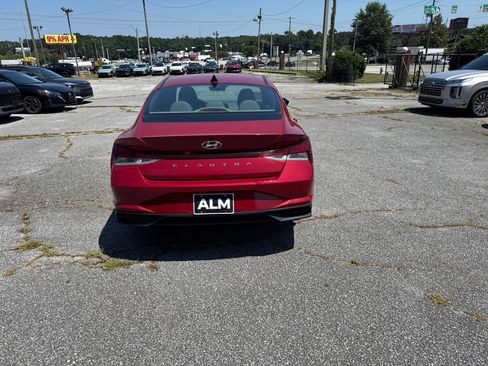 Used 2023 Hyundai Elantra SEL w/ Convenience Package FWD image 10