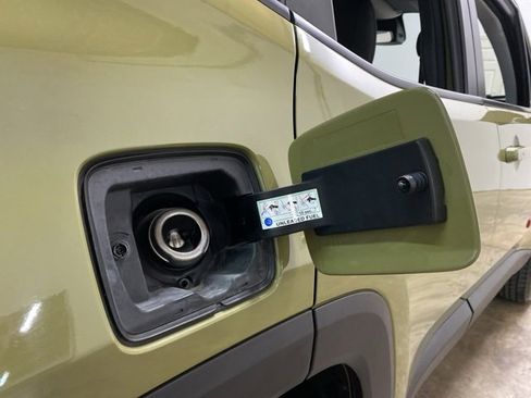 Used 2015 Jeep Renegade Trailhawk w/ Premium Leather Group image 93