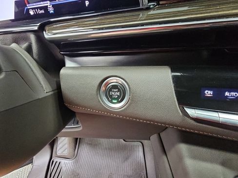 Used 2022 Cadillac Escalade Premium Luxury w/ Performance Package AWD/4WD image 23