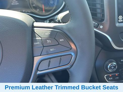 Used 2021 Jeep Cherokee Trailhawk w/ Premium Leather Package AWD/4WD image 18