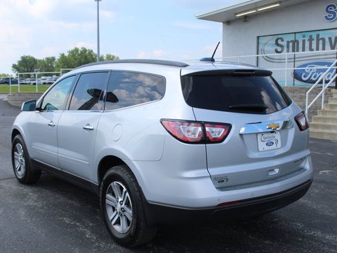 Used 2016 Chevrolet Traverse LT FWD image 3