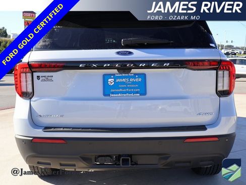 Certified 2025 Ford Explorer Active image 4