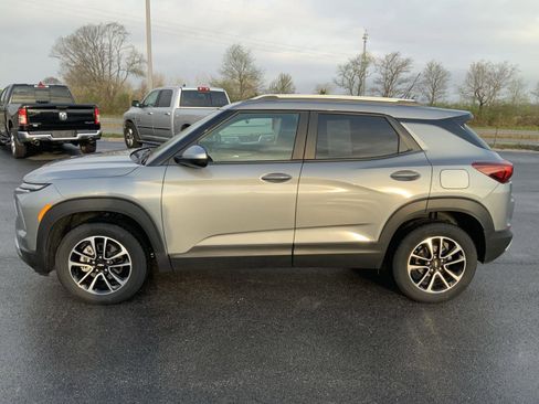 Used 2025 Chevrolet TrailBlazer LT w/ Convenience Package image 8