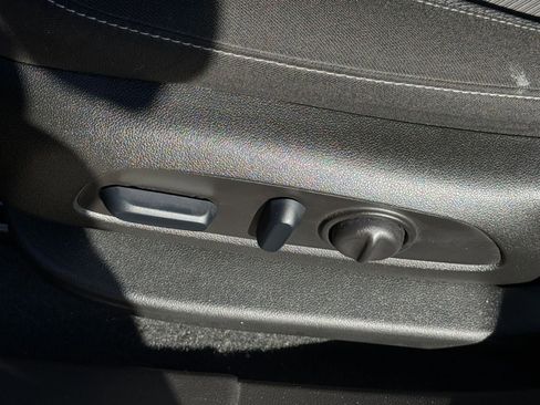 Used 2025 Chevrolet Blazer LT image 23