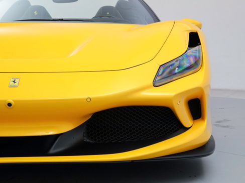 Certified 2022 Ferrari F8 Tributo RWD image 15
