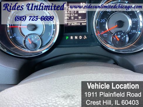 Used 2014 Chrysler Town & Country Touring FWD image 22