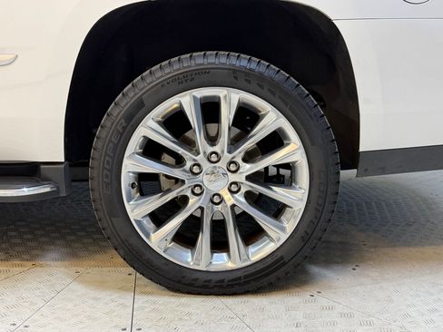 Used 2018 Cadillac Escalade Luxury RWD image 11