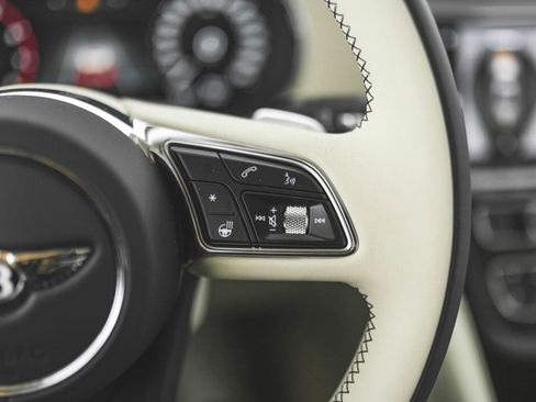 Used 2025 Bentley Bentayga Extended Wheelbase image 46