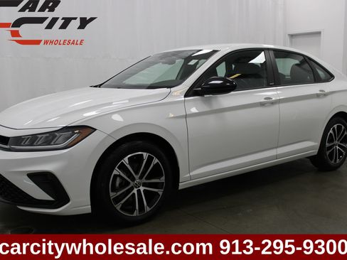 Used 2025 Volkswagen Jetta Sport FWD image 1