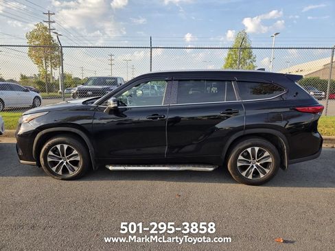 Used 2022 Toyota Highlander XLE AWD/4WD image 6