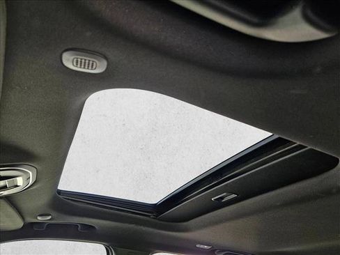 Used 2025 Jeep Grand Cherokee Altitude RWD image 18